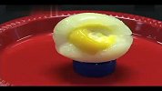 鸡蛋扔进液氮后的神奇变化