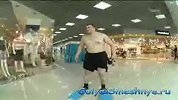 超暴笑-光身子做滑稽动作的恶搞
