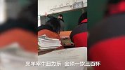 语文老师深情朗诵《将进酒》爆红网络时而仰天长啸时而掩面而泣