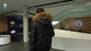 梅西抵达曼彻斯特与国家队报到 身穿潮牌心情好