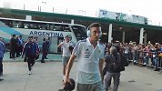 大战一触即发！阿根廷全队抵达肯佩斯球场 伊卡尔迪帅气出镜