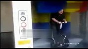 超搞大叔在自动洗车机内洗澡