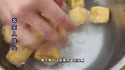 油豆腐加酸菜，以后待客就这样做一盘，比大鱼大肉还抢手开胃好吃