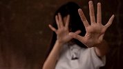 25岁男子多次猥亵7岁女童被判刑三年半 女童家属申请抗诉