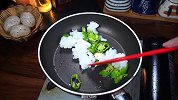 鱿鱼的家常做法，简单又好吃的青椒炒鱿鱼，超级下饭