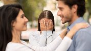 小伙刚和26岁女友分手 没多久爱上她43岁母亲