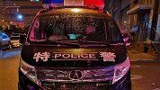男子跟老婆吵完架后太原街头买醉 砸特警车求警察送他回河南老家