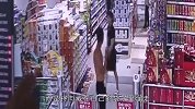 61块钱的猪肉，生生把50岁大妈“逼”成了小偷！监控拍下全程