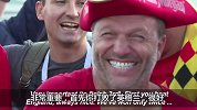 场外比利时球迷称赞球队 欣喜之情溢于言表