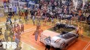 街球-15年-复制格里芬神作！TFB扣将艰难完成飞跃汽车扣篮-专题