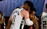 Respect！雄鹿众将赛后一一与巴特勒拥抱致意