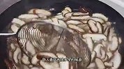 香菇鲜香滑嫩，带着肉沫的焦香，真的特别下饭，做法还超级简单