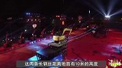 江苏小伙开挖掘机，挑战“走钢丝”，网友：难怪年薪100万！