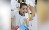 高一男生体检抽血吓成表情包  大喊求饶：我要报警了