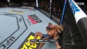 秀起来了！先让观众燥起来 UFC选手骚操作引全场沸腾