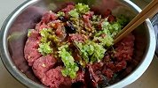 牛肉馄饨在家做半小时搞定，鲜嫩多汁一点也不腥