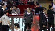 CBA-1617赛季-场面失控！观众扔瓶教练冲突 常林赛后致歉被砸球迷-新闻