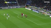 第27分钟里昂球员德佩射门