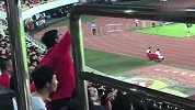 恒大被淘汰球迷不离不弃 散客区大哥声嘶力竭领喊“广州队加油”
