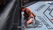不败之王UFC首秀对阵无情劳勒 开局被暴打！结果却充满争议