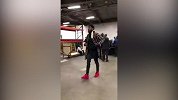 NBA赛前秀！欧文这双小红鞋骚到爆炸