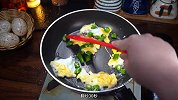 鸭蛋怎么做好吃，营养又好吃的青辣椒炒鸭蛋，超级开胃