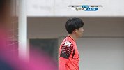 梅州客家反击太犀利 黄梗基提前出击化解单刀球