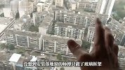 只有窗框没有玻璃！男子带2娃看新房装修遇惊魂一刻
