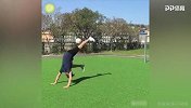 这进球怎么吹？小哥倒立颠球+凌空爆射太凶了！