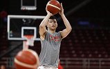 太欺负人！方硕单打男篮翻译 今晚他能否爆发助男篮晋级？