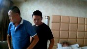 60后大叔“恋爱诈骗”脚踩5条船 被抓时正与他人开房