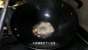 怎么才能把酸菜烧鸭血做的好吃，起锅前加入一种调料，又嫩又烫