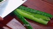 很多人拌黄瓜直接就放盐，难怪做的不好吃，大厨分享正确做法