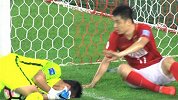 中国足协杯-17赛季-淘汰赛-1/4决赛次回合-第28分钟射门 广州德比战有多火爆？ 刘健舍身抢点射门犯规在先-花絮