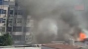 河北沧州一饭店突发爆燃 巨大火团突然爆出
