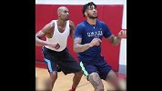 对抗NBA级别内线好毫不吃亏！小鲨鱼挥汗如雨这次真要杀回联盟