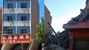 河南周口4层楼房突然坍塌 负责人：邻居建房地基挖得太深