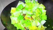 这是我家一周吃八次的娃娃菜做法，简单家常还炒鸡下饭