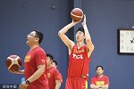 【PP体育在现场】中国男篮首秀赛前训练 周琦三分全开步入正轨