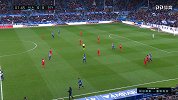 阿拉维斯左路低球传中 拜伊转身后脚跟巧射被没收