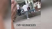 送医画面曝光！大二女生在宿舍分娩失血过多去世？高校：都平安
