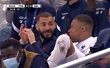 有故事？吉鲁进球后姆巴佩和本泽马谈笑风生 皇马球迷准备上树