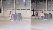 江苏一女子深夜丢弃男婴 老人发现抱起：脐带都没剪