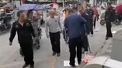 四川一高校回应保安粗暴扔外卖：外卖人员冲撞校门 将调查处理