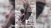 女子不慎陷入泥塘淤泥，56岁村民救援双腿被冰渣划伤