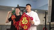 【PP体育在现场】阿不都领衔飞虎男篮送祝福 范子铭心系母校