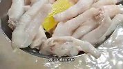 样做的柠檬鸡爪肯定是年夜饭餐桌上最受欢迎的一道美食，简单好吃