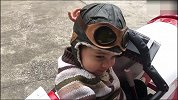 太暖心！父亲为儿子花6个月后院造飞机 小朋友“亲自”驾驶