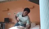 美国护理院恐怖一幕曝光：黑人男子疯狂锤打白人老人致其脸部流血