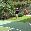 J罗也是篮球高手？后院神投手弹无虚发
